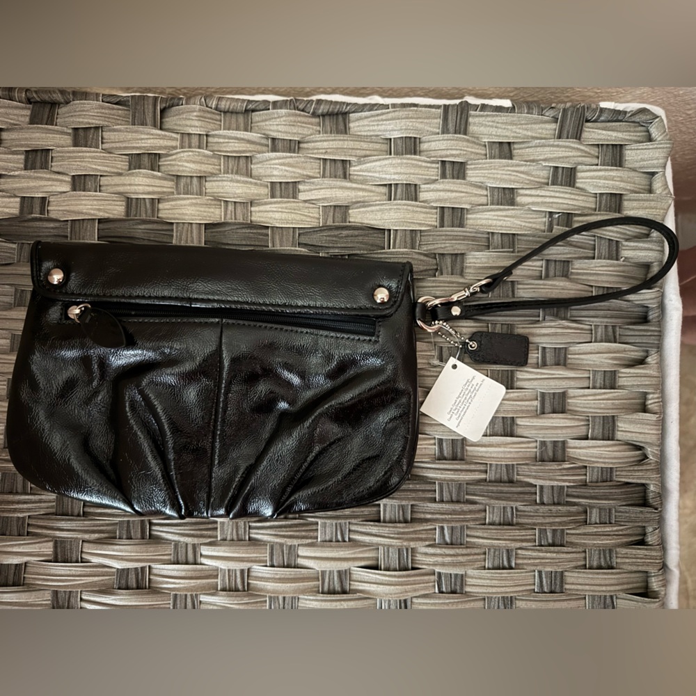 NWT Coach Black Patent Leather Wristlet Clutch Bag w/ Card Slots & Blue Lining - Picture 6 of 11